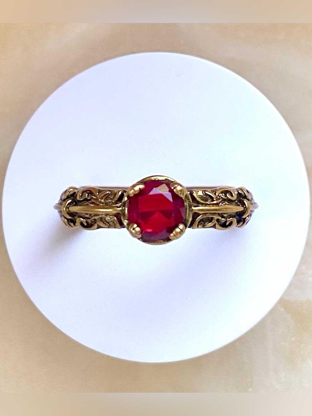 Vintage-Inspired Gold Ring with Red Gemstone - Picture 3 of 4